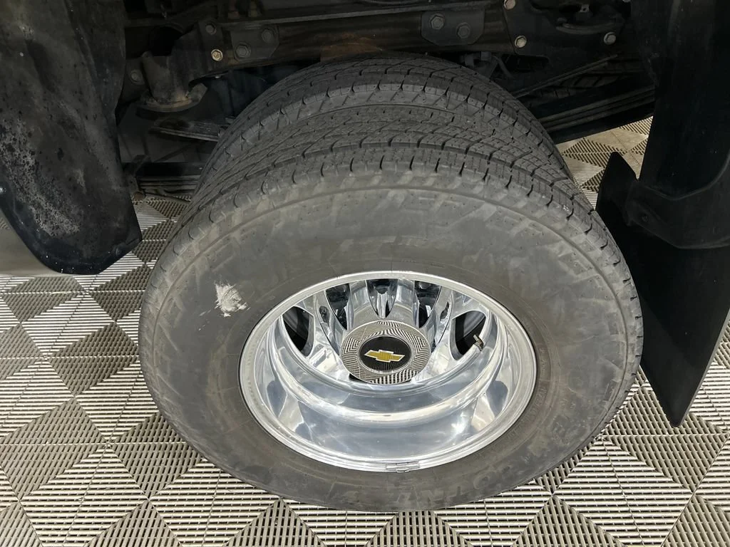 Used 2019 GRAPHITE METALLIC Chevrolet High Country image 11