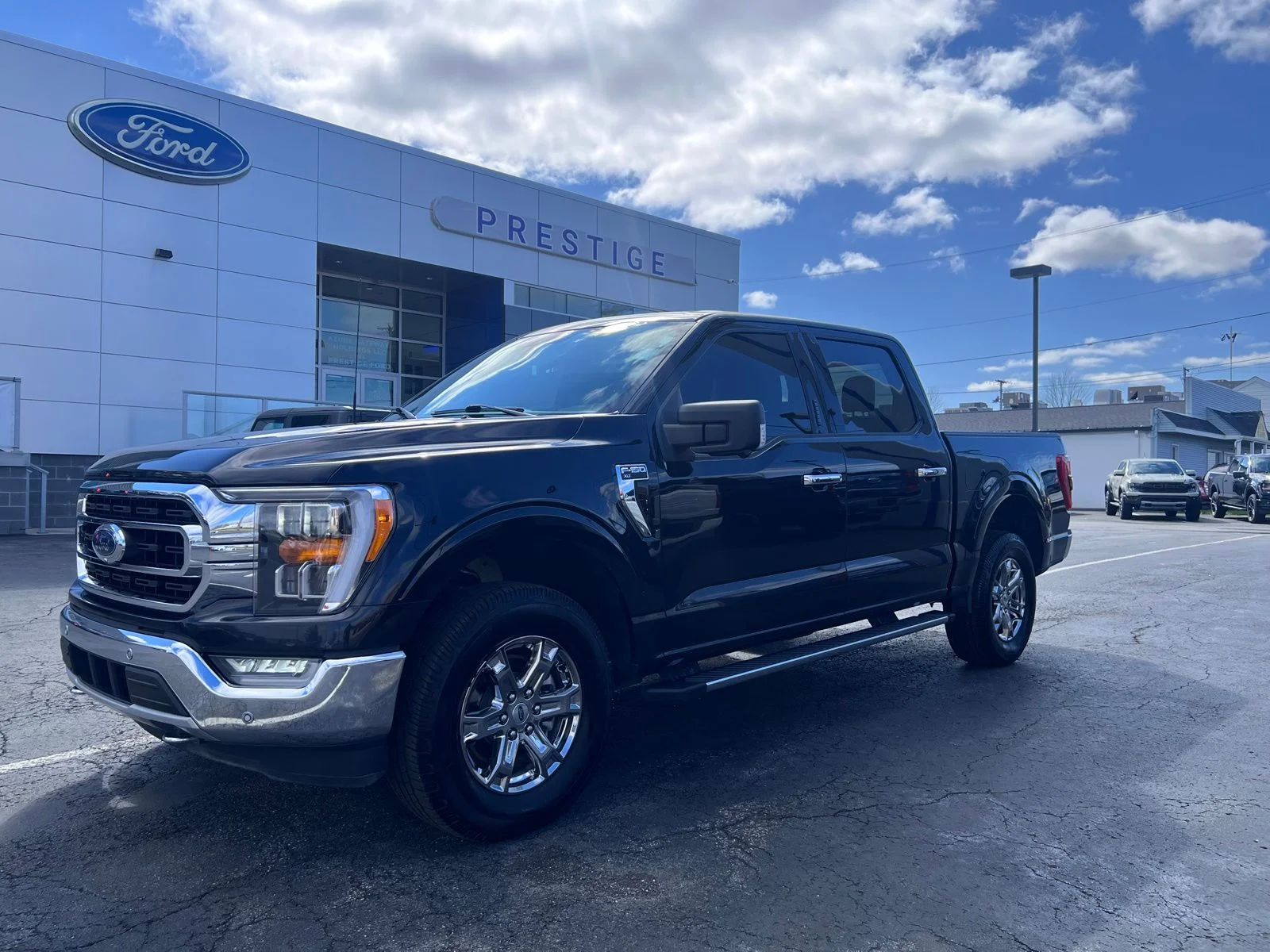 Used 2021 Agate Black Metallic Ford XLT image 4