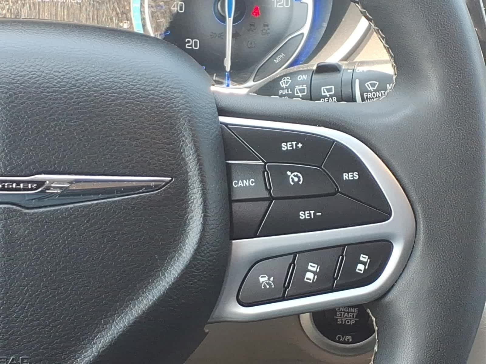 Used 2023 Silver Mist Clearcoat Chrysler Touring L image 22