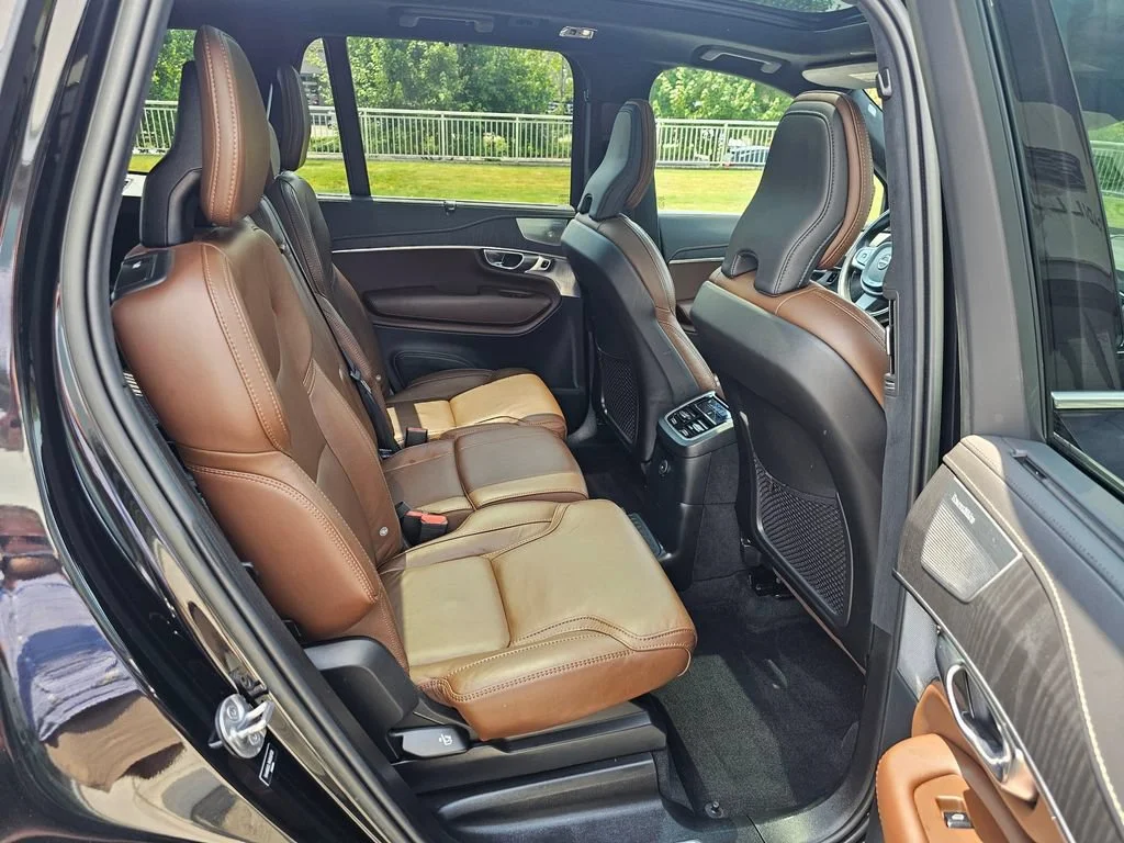 Used 2022 Black Volvo Inscription image 12