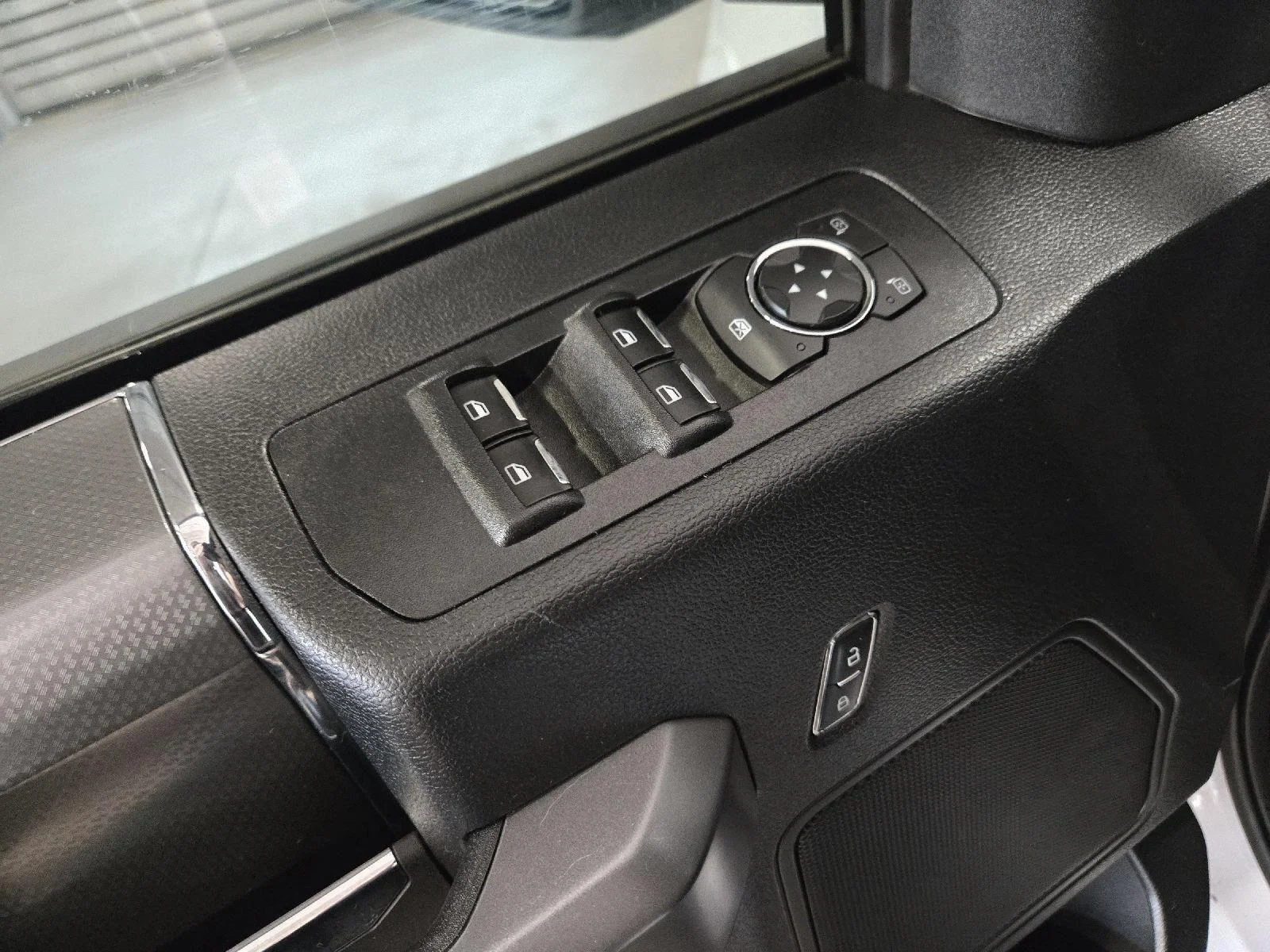 Used 2017 Oxford White Ford XLT image 14
