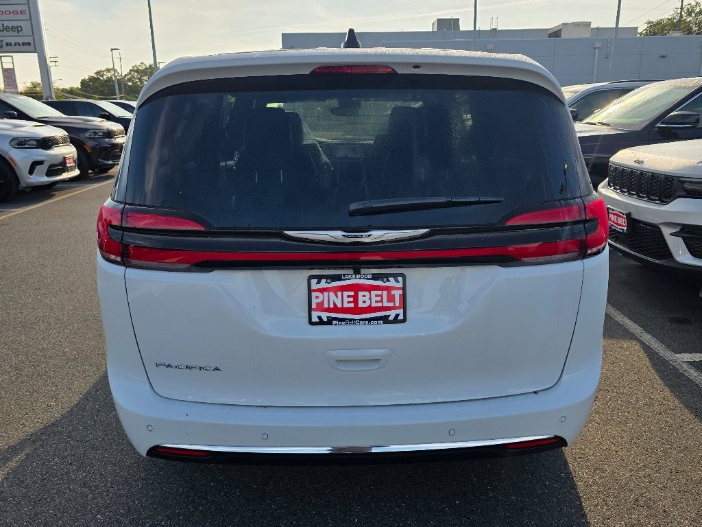 2026 Chrysler Pacifica Select - Photo 12