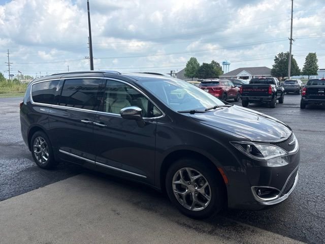 Used 2019 Gray Chrysler Limited image 10
