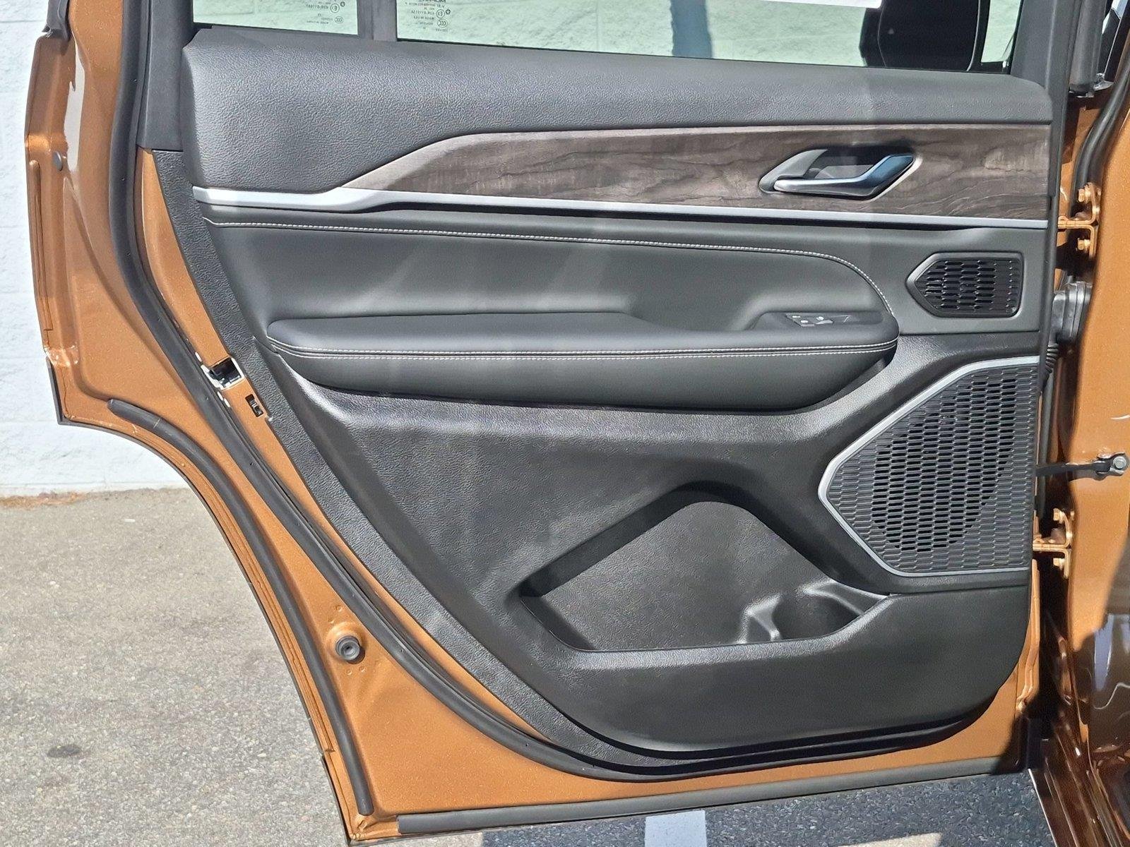 New 2027 Copper Shino Metallic Clear-Coat Paint Jeep Limited Reserve image 31