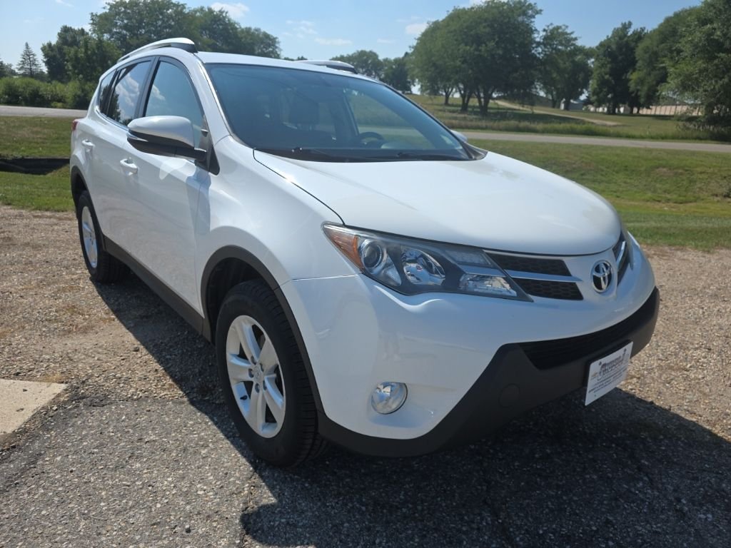 Used 2013 White Toyota XLE image 1