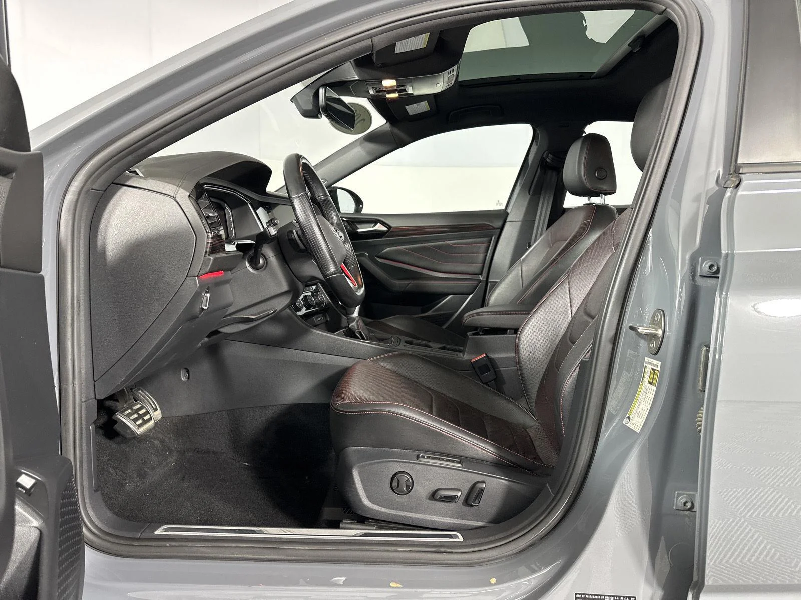 Used 2022 Pure Gray w/Black Roof Volkswagen Autobahn image 7