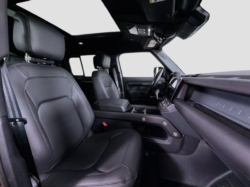 New 2026 Woolstone Green Land Rover X-Dynamic SE image 30