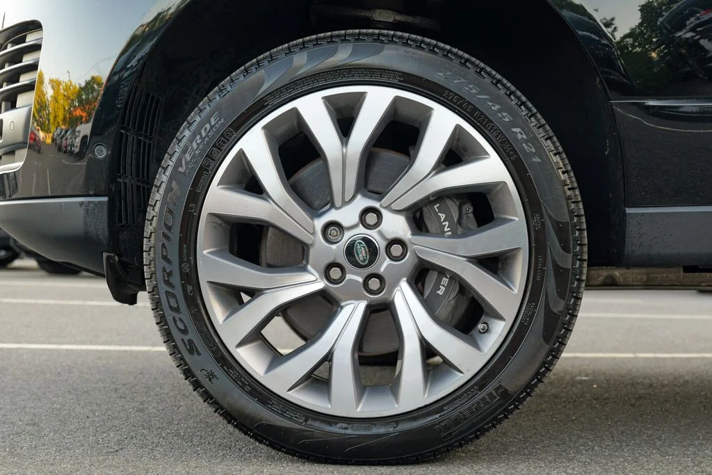 Used 2020 Santorini Black Metallic Land Rover HSE image 15