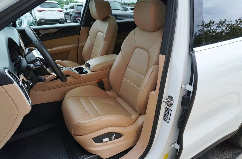 Used 2019 White Porsche Base image 11