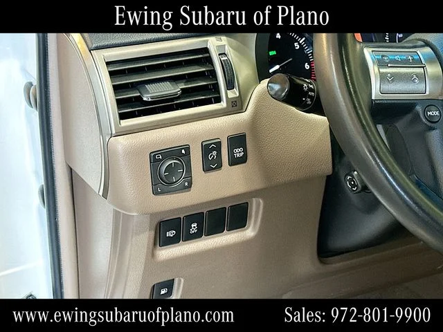 Used 2019 White Lexus 460 image 10