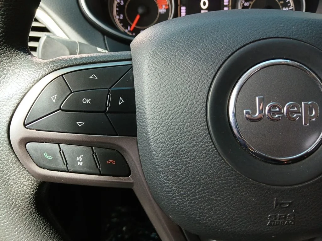 Used 2021 White Jeep Latitude image 22