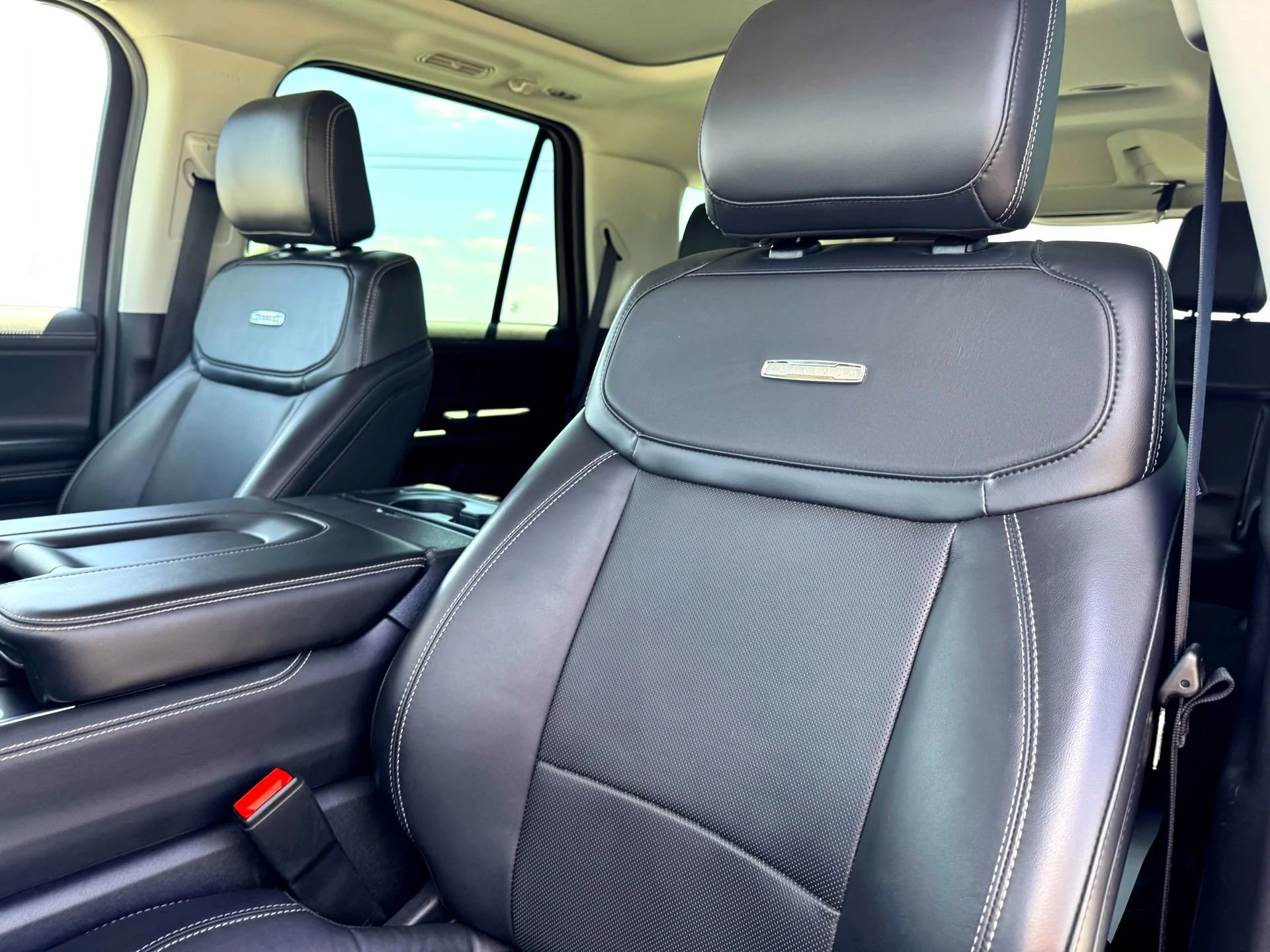 Used 2025  Ford Platinum image 13