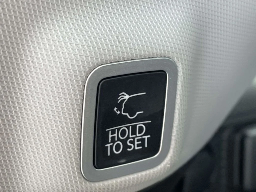 Certified Used 2022 Gray Jeep Overland image 41