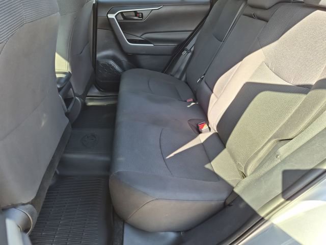 2021 Toyota RAV4 LE - Photo 22