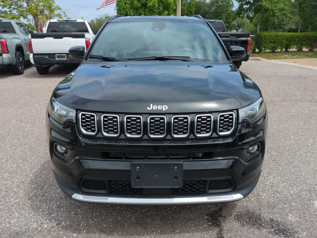 Used 2025 Diamond Black Crystal Pearlcoat Jeep Limited image 9