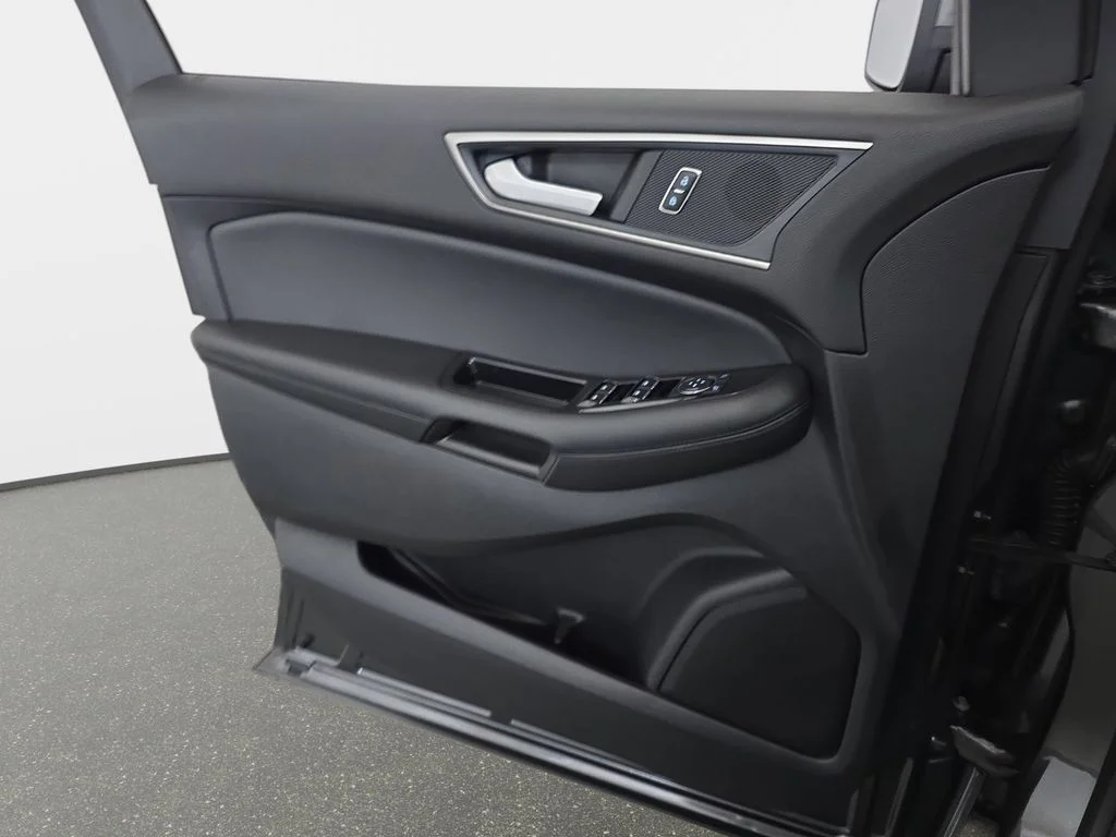 Used 2019 Gray Ford SEL image 28
