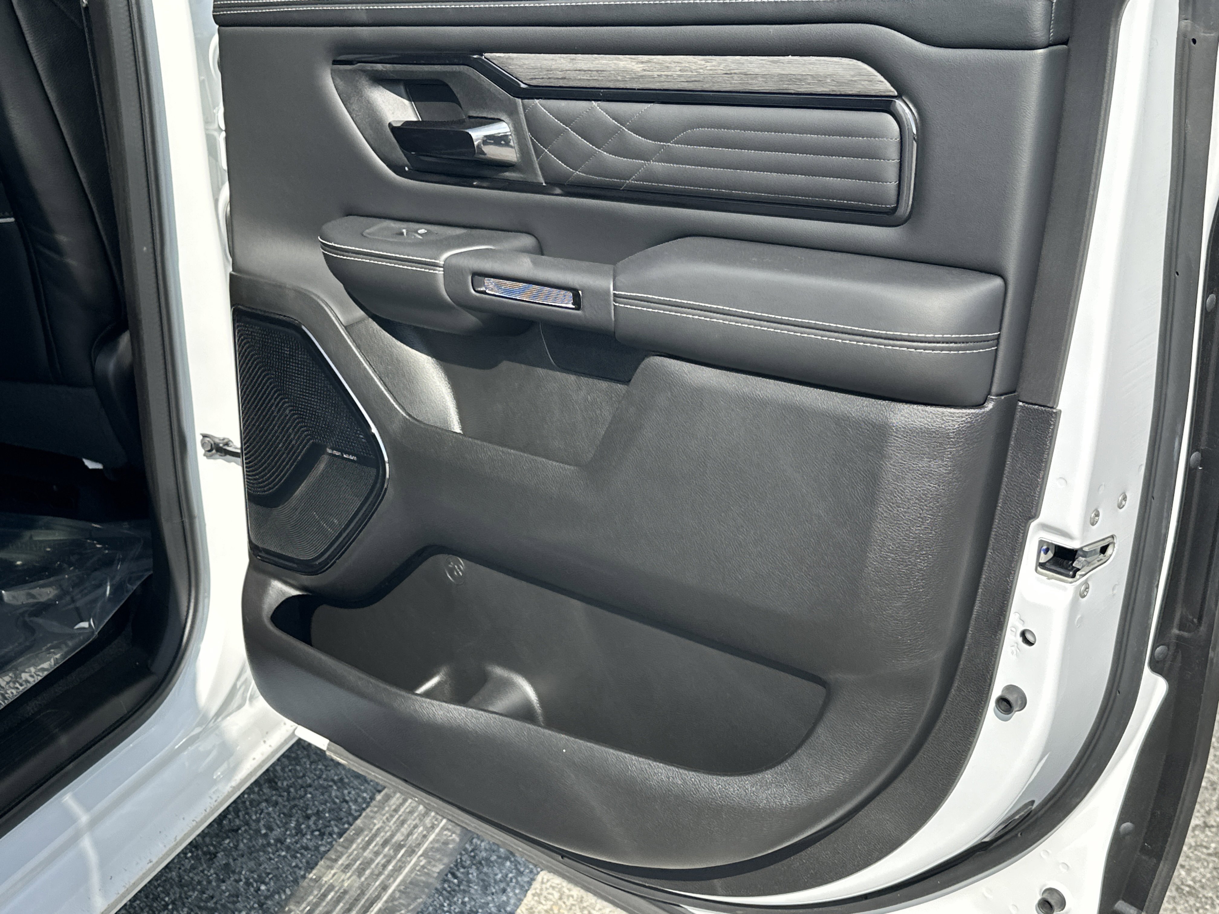 New 2026 Bright White Clear-Coat Exterior Paint RAM Limited image 17