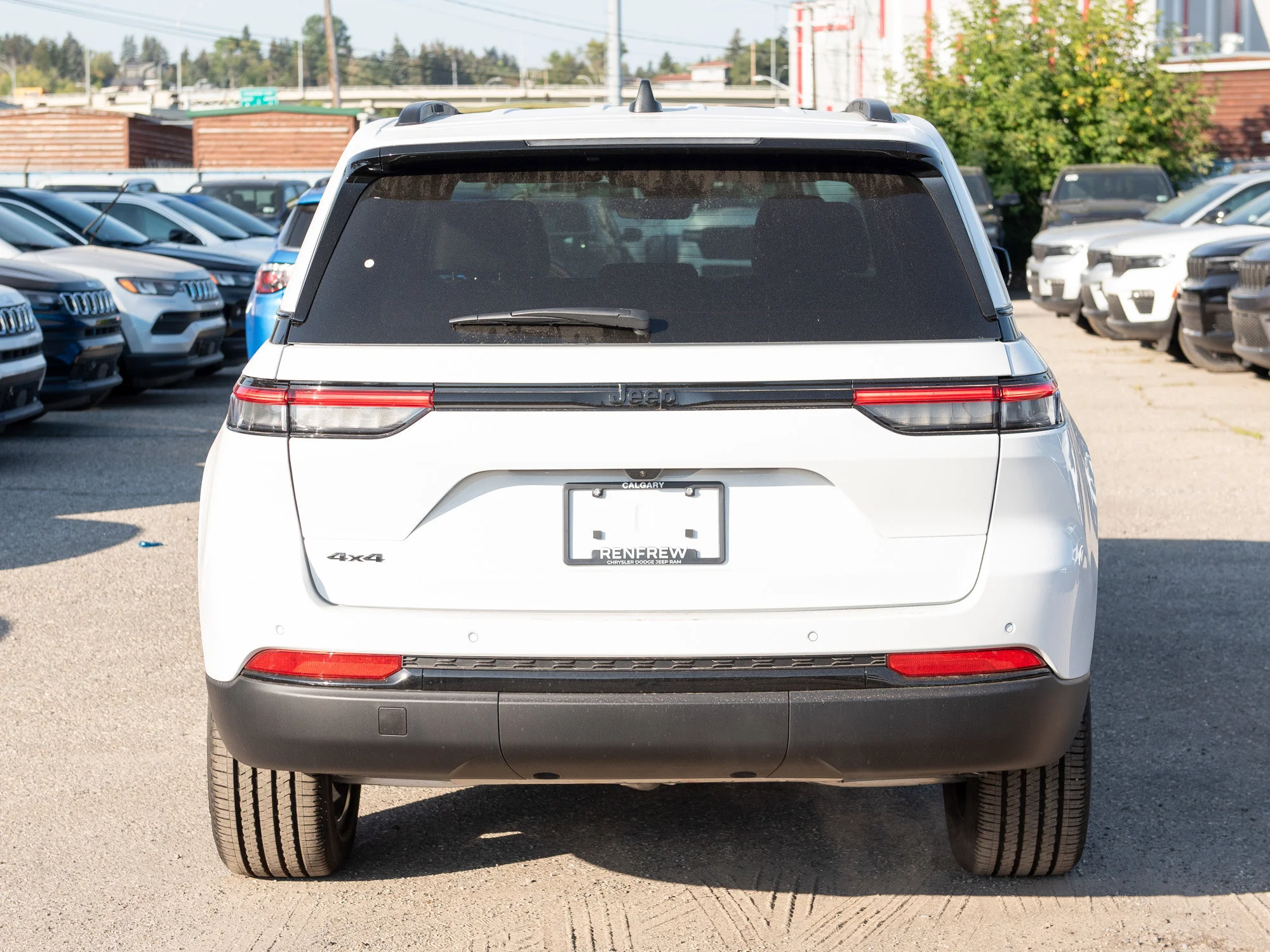 New 2025 White Jeep Altitude* 4x4, Sunroof, Trailer Tow Pkg, Heated Leather image 4