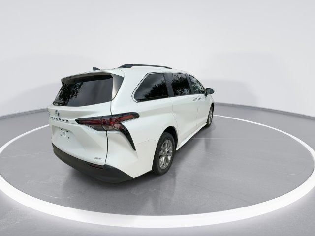 2025 Toyota Sienna XLE - Photo 8