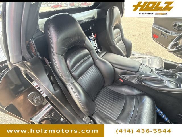 Used 2001 Black Chevrolet 2dr Convertible image 24