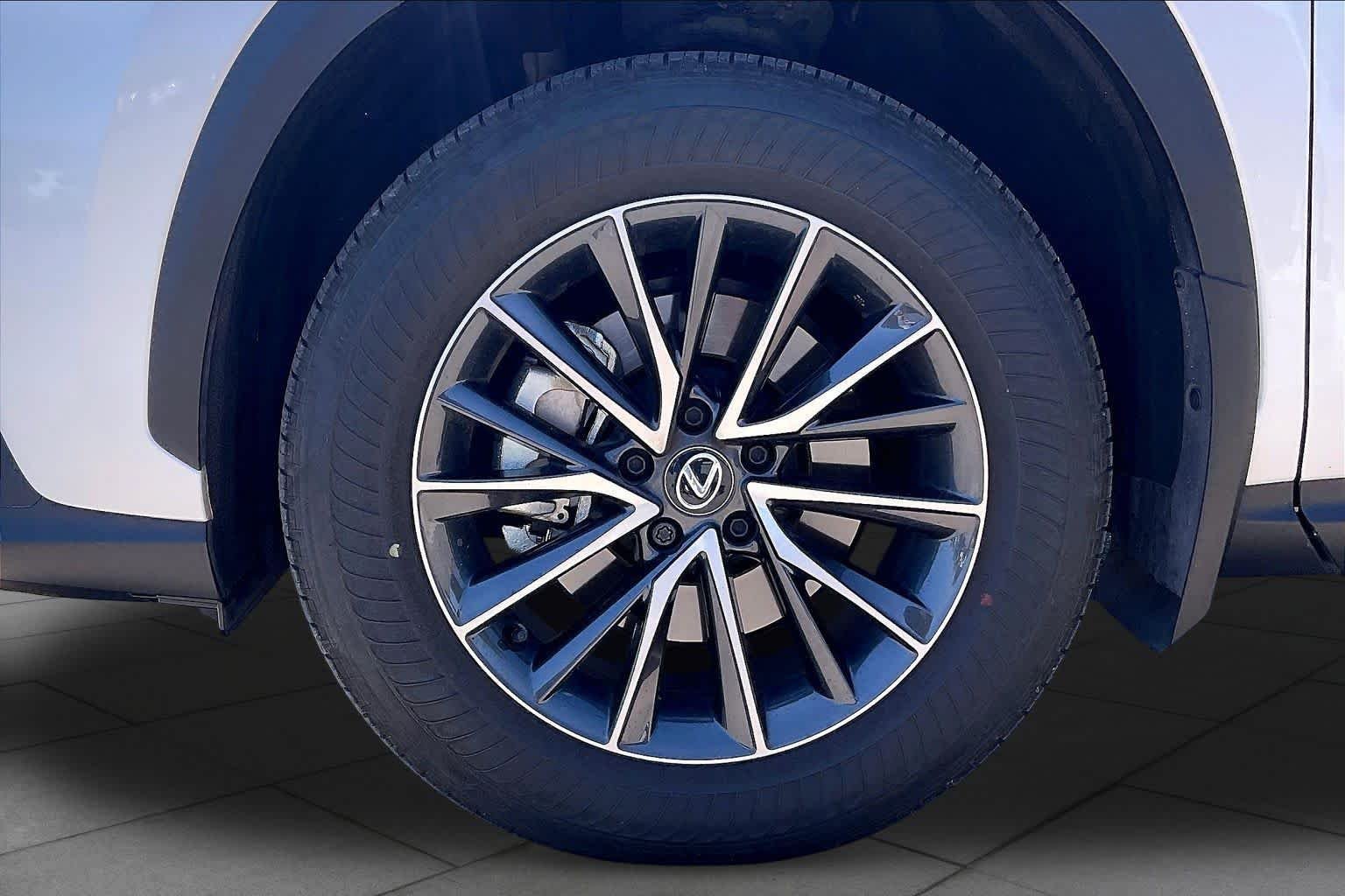 Used 2025 Eminent White Pearl Lexus Premium image 10