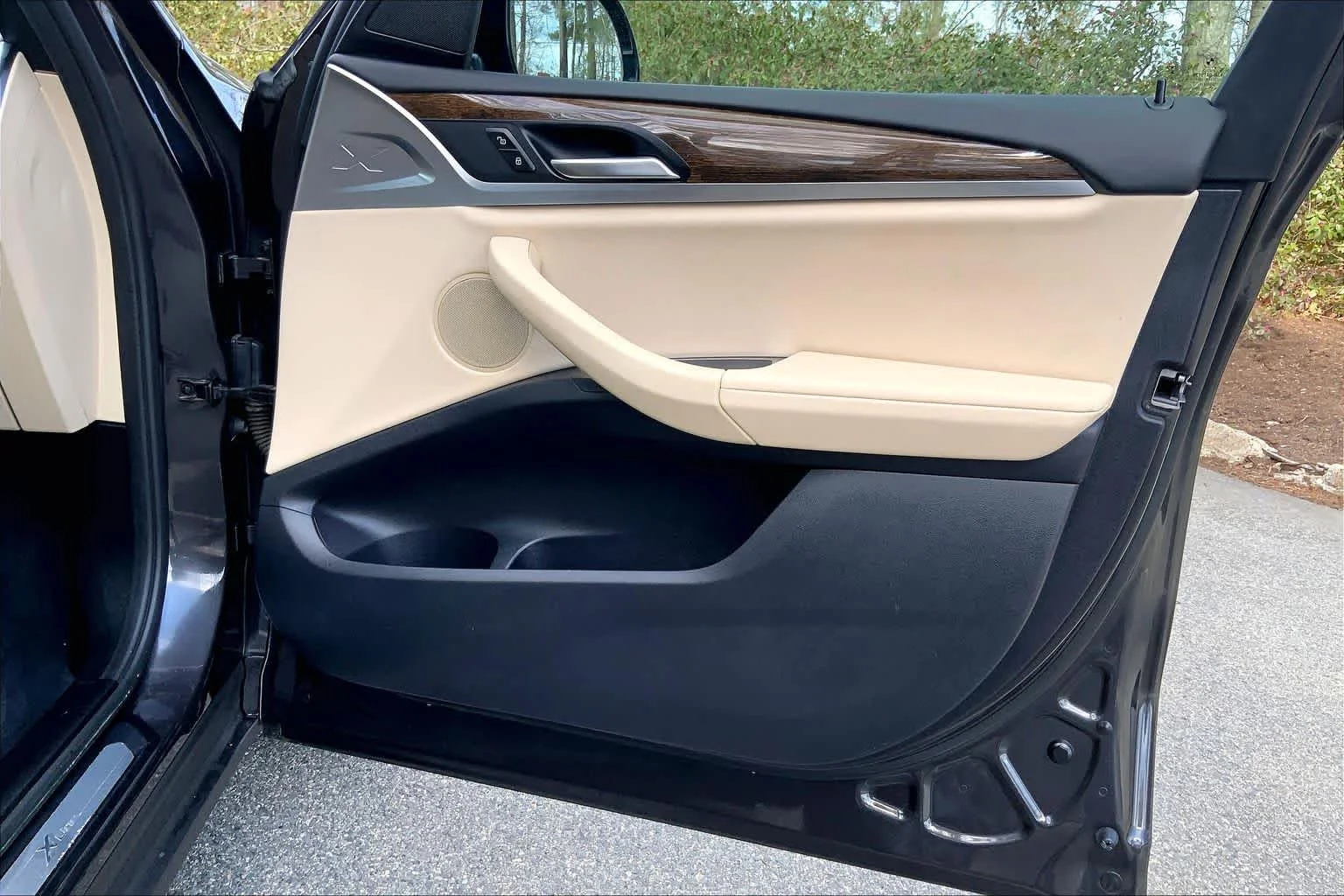 Used 2019 Dark Graphite Metallic BMW xDrive30i image 22