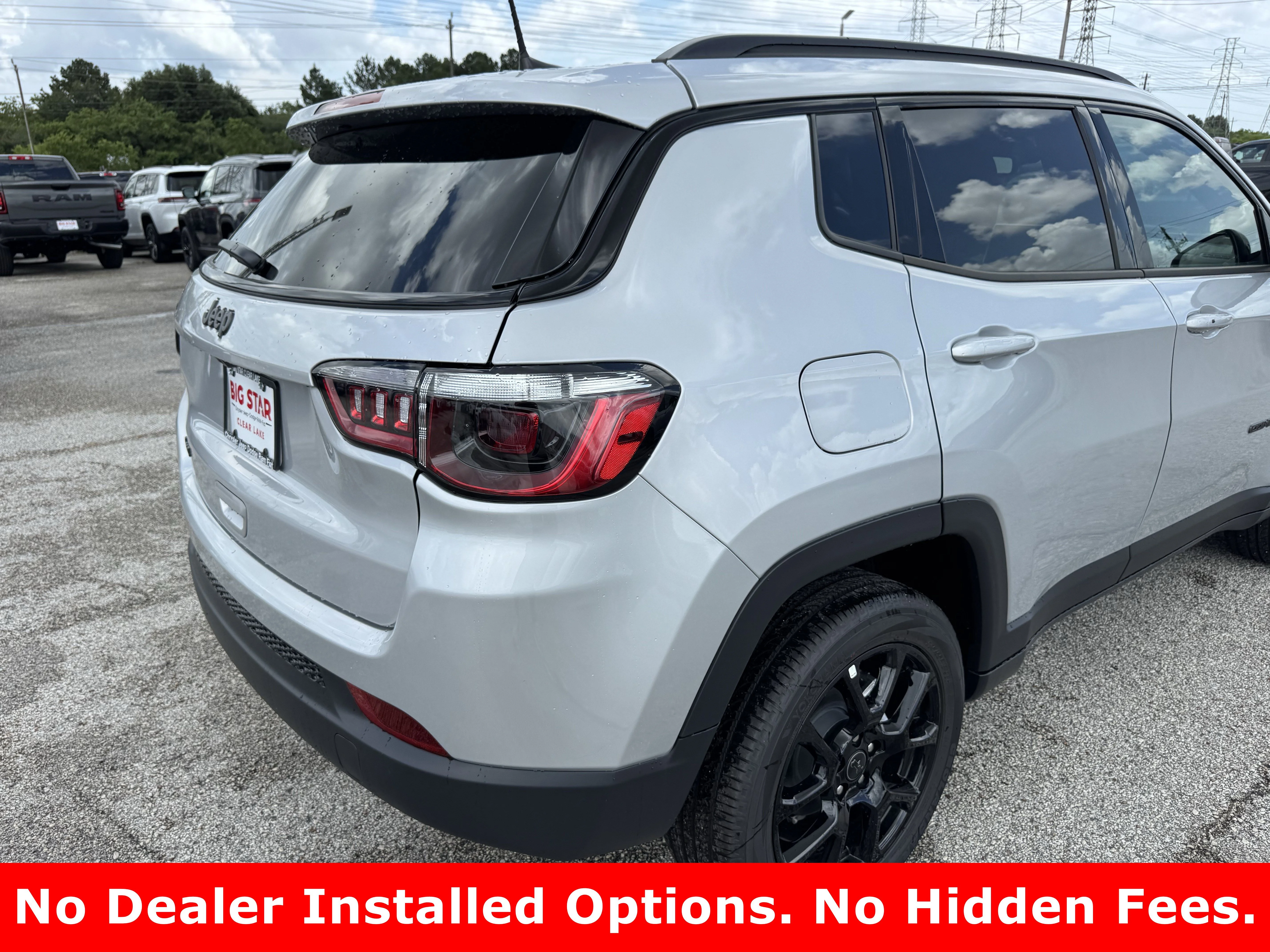 New 2026 Silver Zynith Metallic Clearcoat Jeep Latitude Altitude image 7