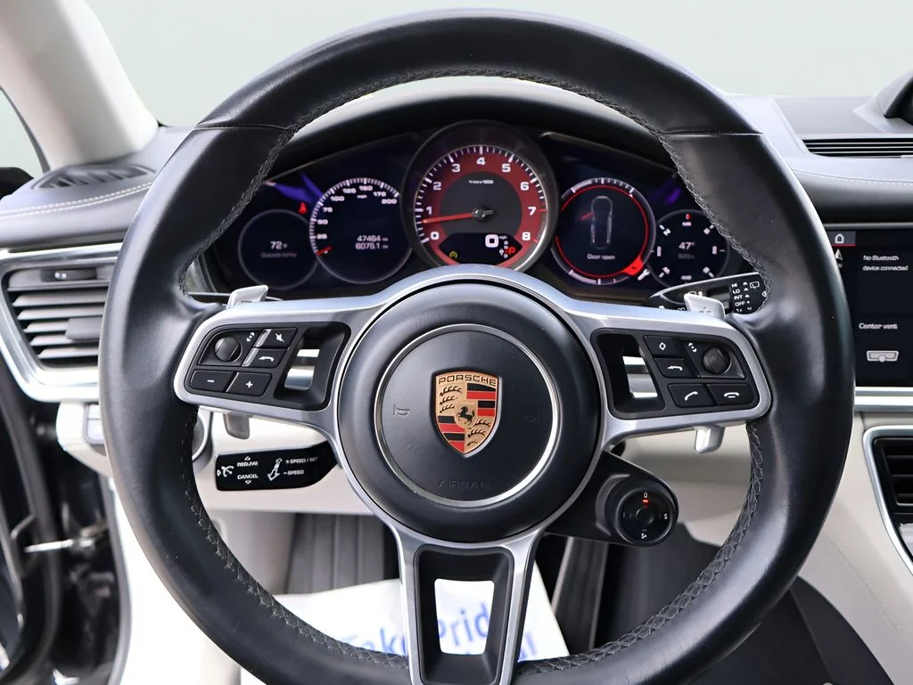 Used 2018 Volcano Grey Metallic Porsche 4S Executive image 28