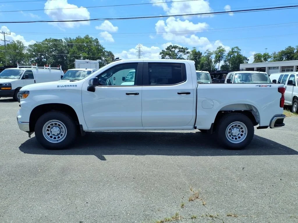 New 2026 Summit White Chevrolet WT image 24