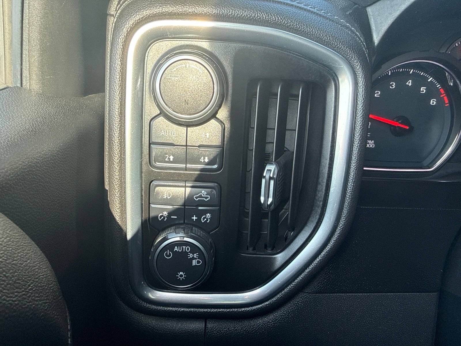 Used 2020 Shadow Gray Metallic Chevrolet LT Trail Boss with Convenience Package - Trailering Package image 34