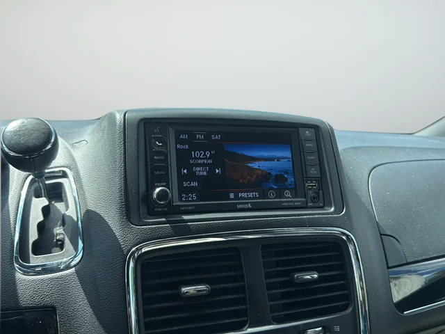 Used 2019 White Dodge SXT image 13