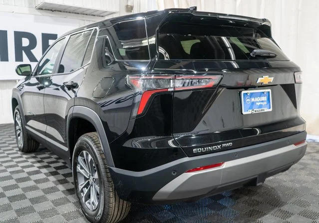 New 2027 Mosaic Black Metallic Chevrolet LT image 7