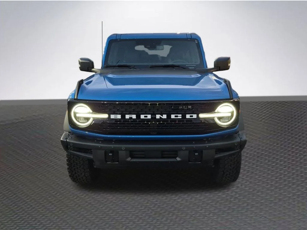 New 2025 Velocity Blue Metallic Ford Badlands® image 3