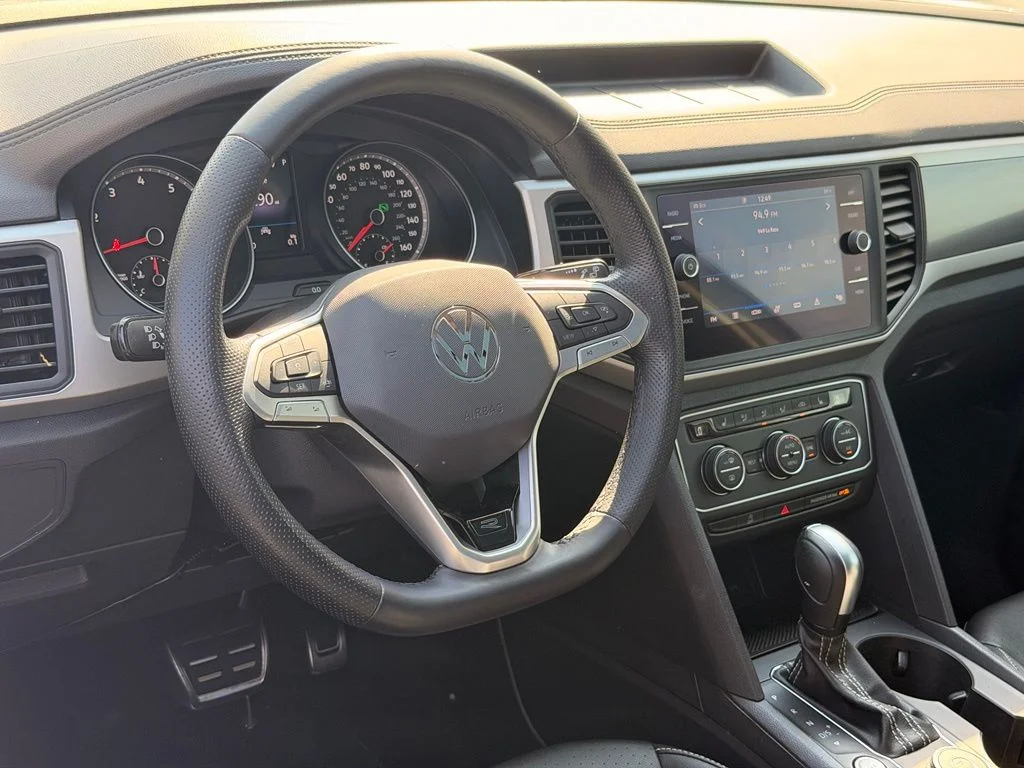 Used 2021 White Volkswagen 3.6L V6 SE w/Technology R-Line image 24