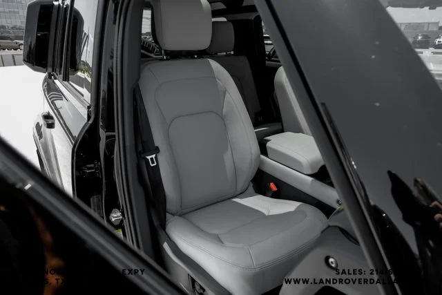 New 2026 Santorini Black Land Rover S image 39