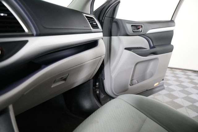 2019 Toyota Highlander LE - Photo 14