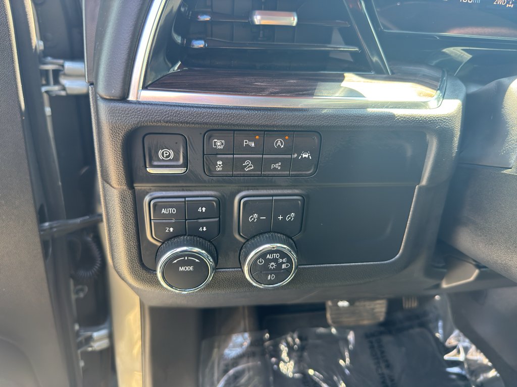 Used 2025 Gray Chevrolet Z71 image 25