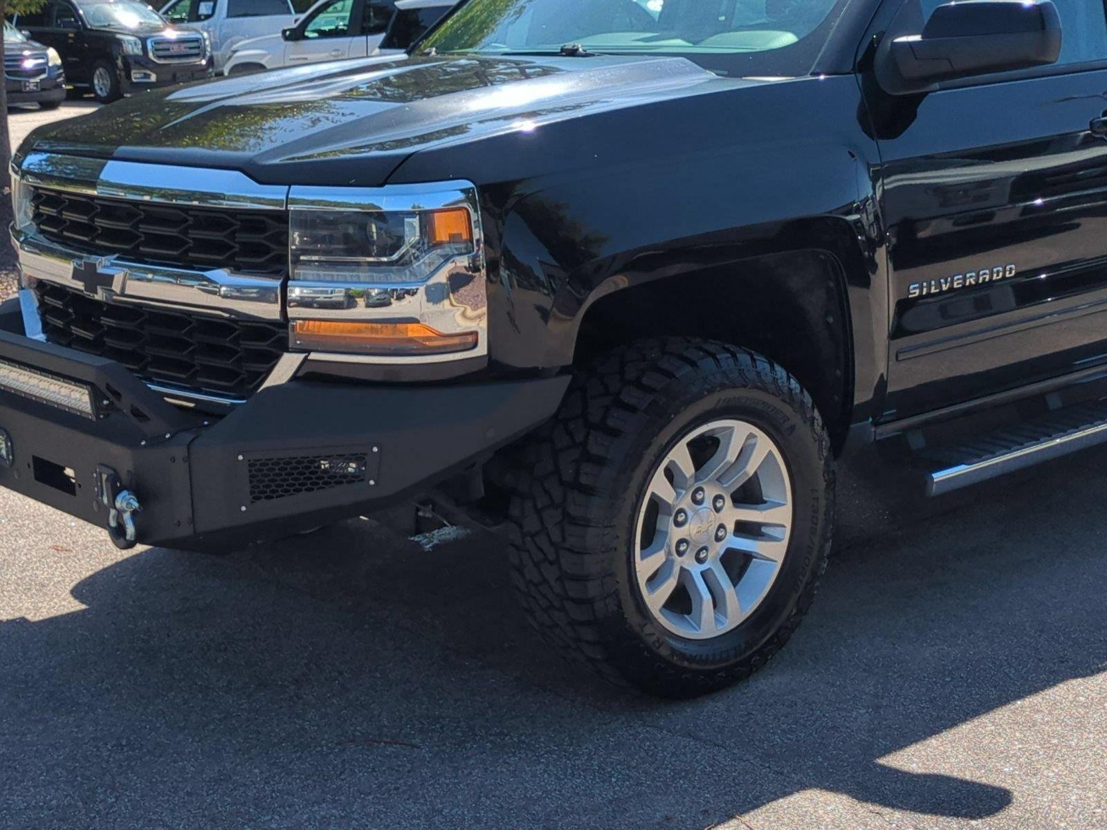 Used 2018 Black Chevrolet LT image 9