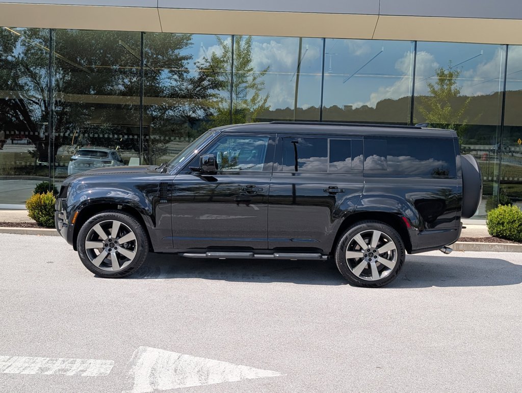 New 2026 Santorini Black LAND ROVER V8 image 2