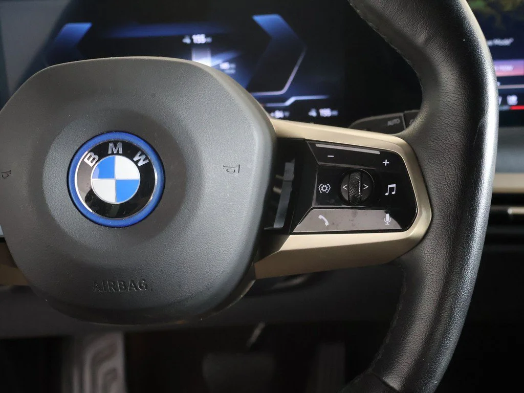 Used 2024 Black BMW xDrive50 image 40