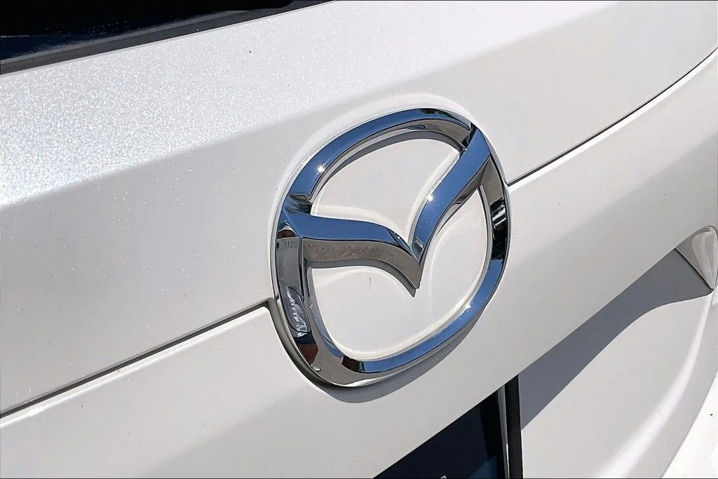 Used 2018 White Mazda Grand Touring image 8