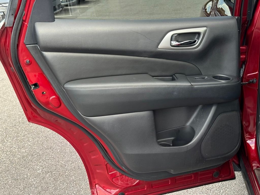 Used 2018 Red Nissan SL image 20