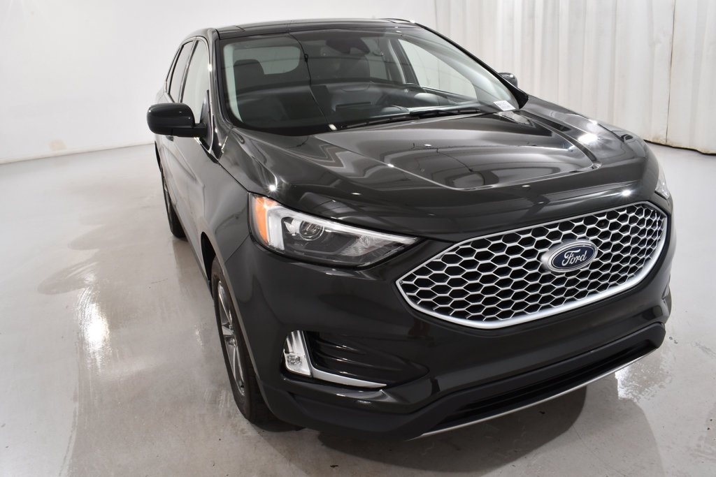 Used 2024 Green Metallic Ford SEL image 4