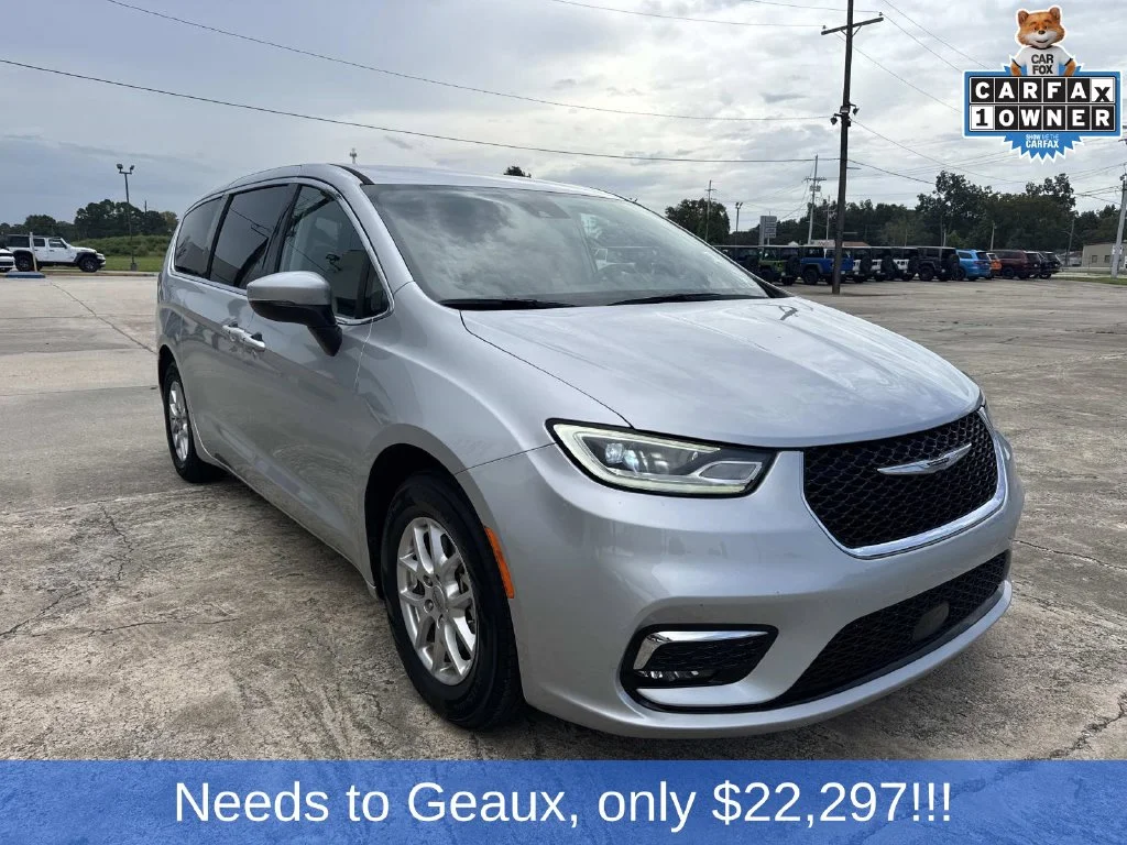 Used 2023 Silver Chrysler Touring L image 2