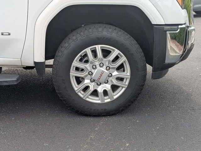 Used 2024 Summit White GMC Elevation image 11