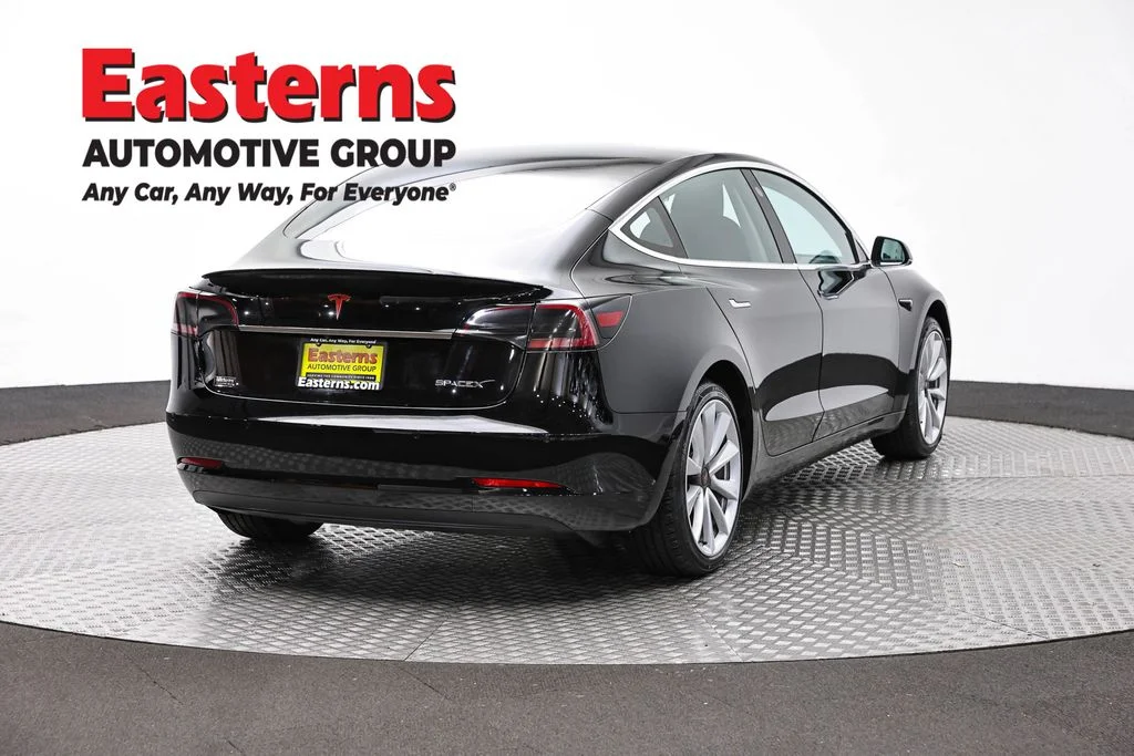 Used 2018 Black Tesla Mid Range image 5