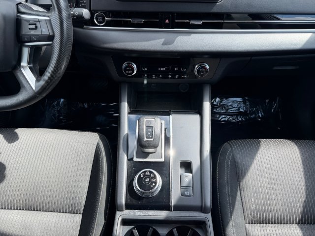 Used 2022  Mitsubishi ES image 15