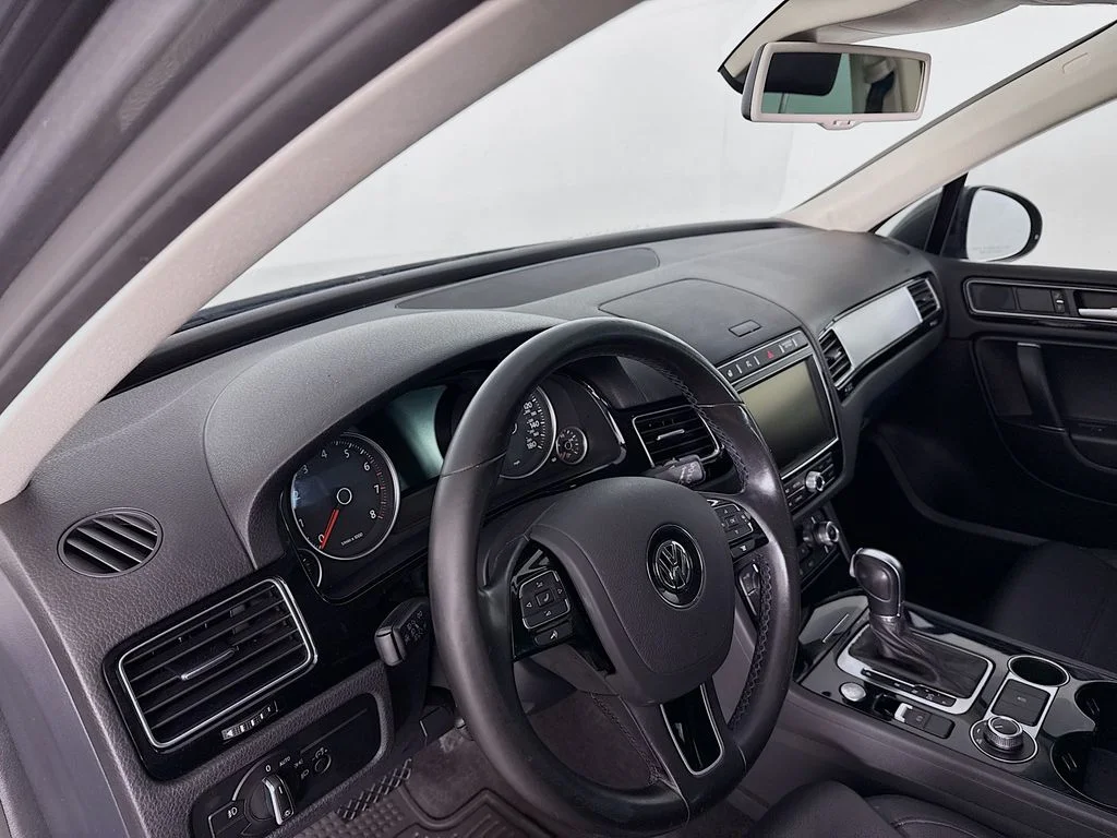 Used 2016 Gray Metallic Volkswagen VR6 FSI image 4