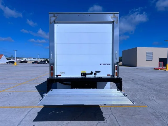New 2024 White ISUZU 18ft Thermo King w/2500lb Lift, 19,500lb GVWR image 17