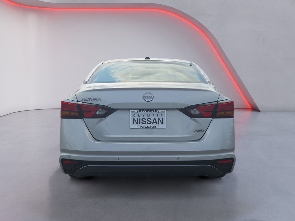 New 2026 Silver Nissan 2.5 SV image 4